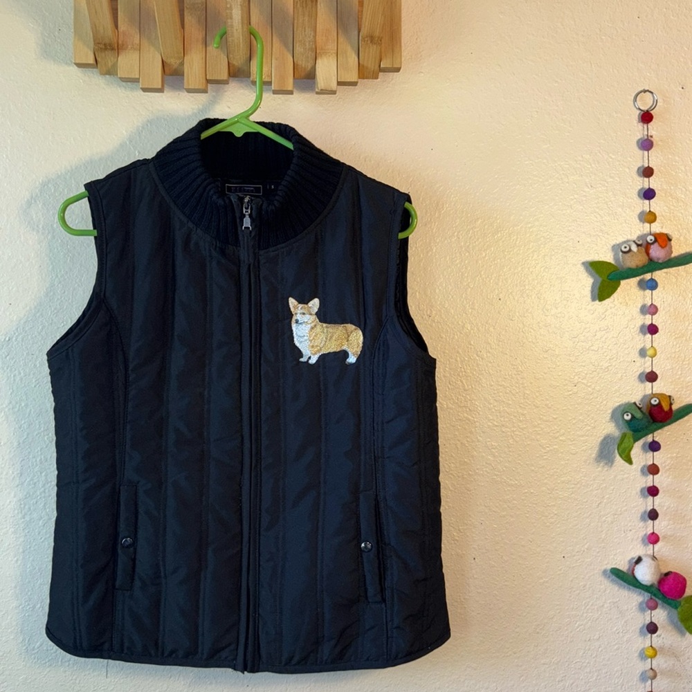 Creazioni Effect black quilted zip up knit collar with embroidered corgi on the